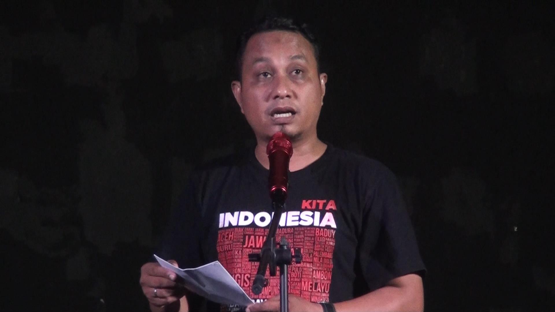 Ari Ashari menyampaikan Pidato Kebudayaan bertajuk "Kata Berbudaya" dalam kegiatan yang diselenggarakan Jaringan Perempuan Pesisir (JPP) Sulawesi Tenggara di Kota Kendari.